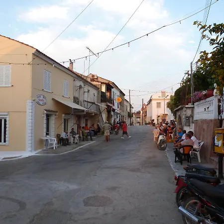 Gardenos شقة فندقية فيتالاذيس