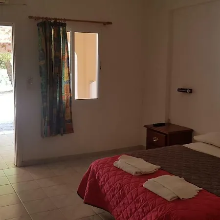 Gardenos شقة فندقية 3*