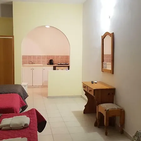 Gardenos Aparthotel 3*