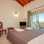 Aparthotel Gardenos 3*