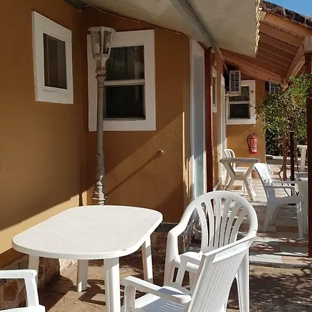 Gardenos מלון דירות 3*