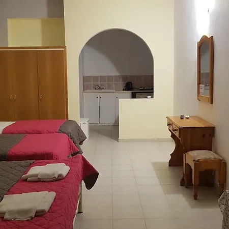 Gardenos מלון דירות 3*
